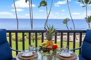 Condo, 1 Queen Bed with Sofa bed, Lanai, Ocean View (Kona Isle E21) | Outdoor dining - Direct Ocean Front - Beautifully Updated - End Unit - Vrkcv (Kailua-Kona)
