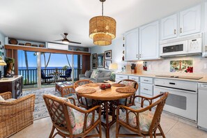 Condo, 1 giường cỡ queen và sofa giường, lanai, quang cảnh biển (Kona Isle E21) | Nội thất