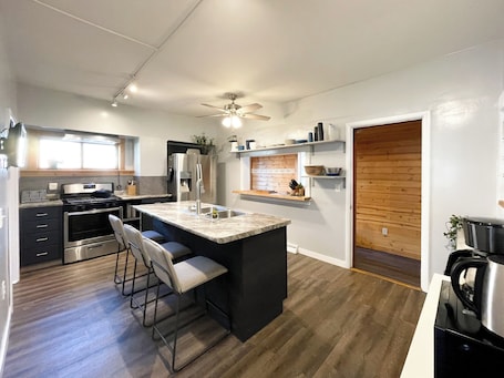 Microwave, oven, stovetop, dishwasher. Up North Oasis - Families & Dogs in the Bayfield Area