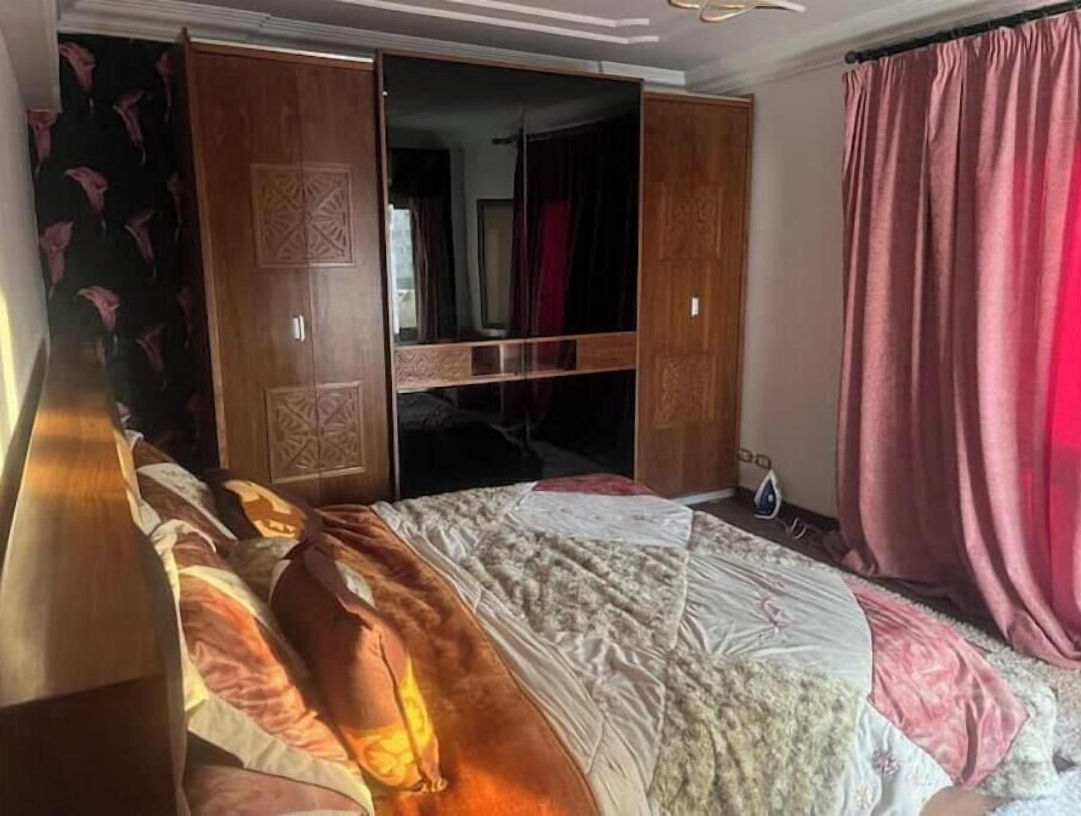 2 bedrooms, iron/ironing board, WiFi