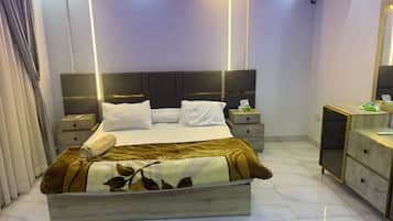 2 bedrooms, iron/ironing board, WiFi