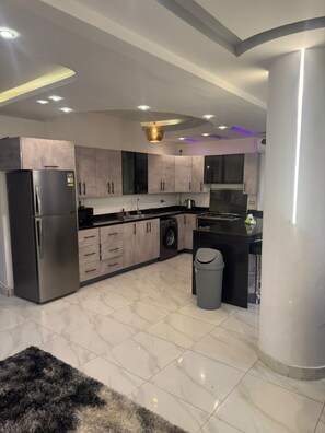 Micro-ondes, four, plaque de cuisson