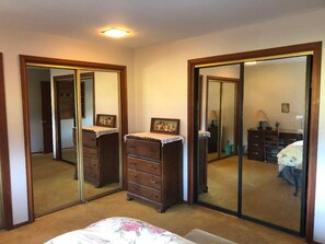 Strygejern/strygebræt, internetforbindelse, sengetøj