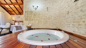 Deluxe Double Room, Garden View | Jetted tub