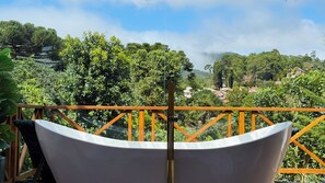 Bangalô superluxo, 1 cama King, vista para a montanha, no piso térreo | Escrivaninha, espaço de trabalho para notebook, Wi-Fi de cortesia