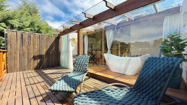 Luxe bungalow, 1 kingsize bed, uitzicht op bergen, op benedenverdieping | Terras