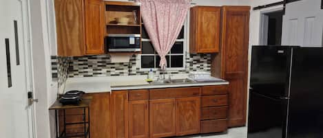 Fridge, microwave, stovetop, coffee/tea maker
