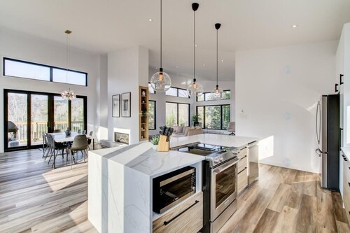 Vulcano Sauna and Spa, modern chalet with water access.