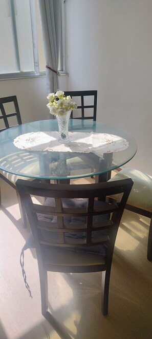 Dining - Cozy apartment in Copacabana, post 3, close to the beach. (Copacabana Rio de Janeiro)