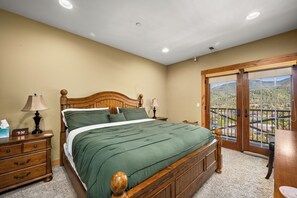 2 bedrooms, desk, iron/ironing board, travel crib - Alpine 2Bdrm Suite: Fireplace, Views, Sauna & Indoor Parking (Kellogg)
