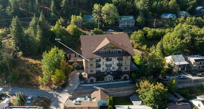 2Brm Mountain-View Getaway, Indoor Parking, WiFi, Sauna & Jacuzzi Tub