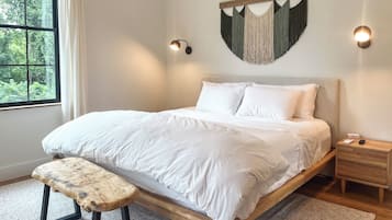 Habitación doble de lujo | Escritorio y espacio para trabajar con laptop