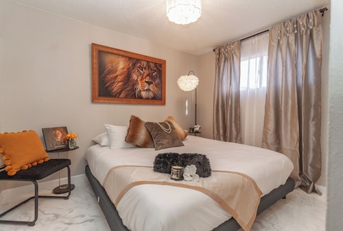 Relax and unwind at Itsy Bitsy Beryl, a cozy retreat with stylish interiors, serene outdoor spaces, and thoughtful touches. Perfect for a restful getaway, business trip, or extended stay.
