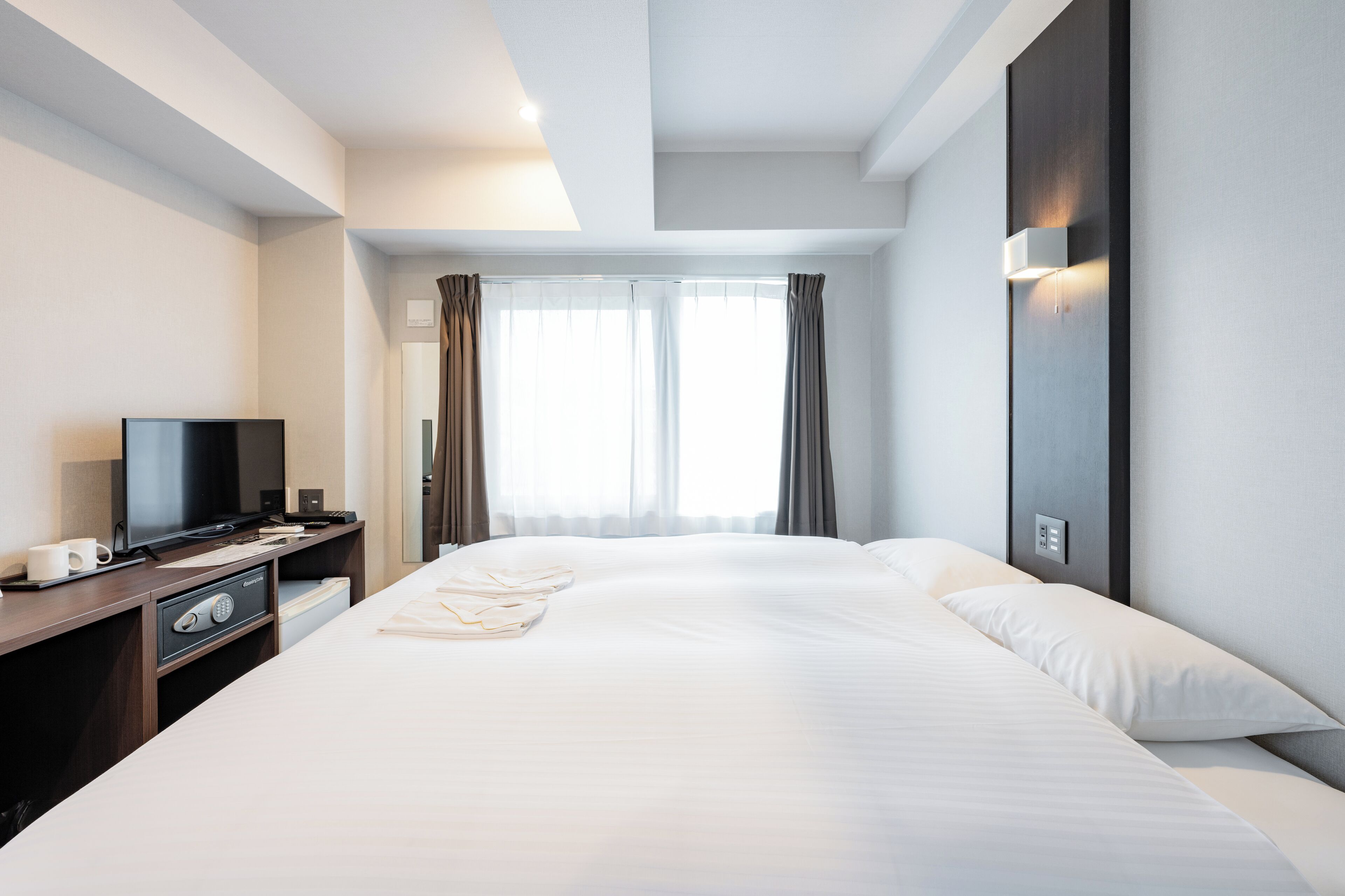 Bureau, rideaux occultants, fer et planche à repasser, Wi-Fi gratuit