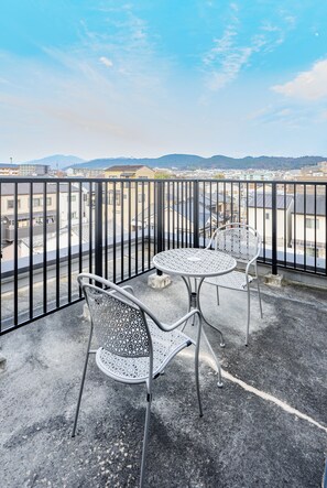 Double Room, 1 King Bed, Non Smoking, Balcony | Balcony view