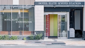 A modern building with a sign reading "HOTEL ELITE KYOTO STATION". - Hotel Elite Kyoto Station (Kyoto)