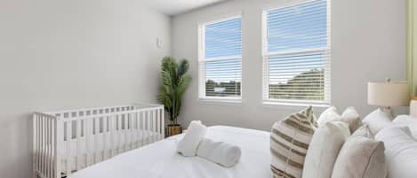 1 slaapkamer, een bureau, een strijkplank/strijkijzer, wifi