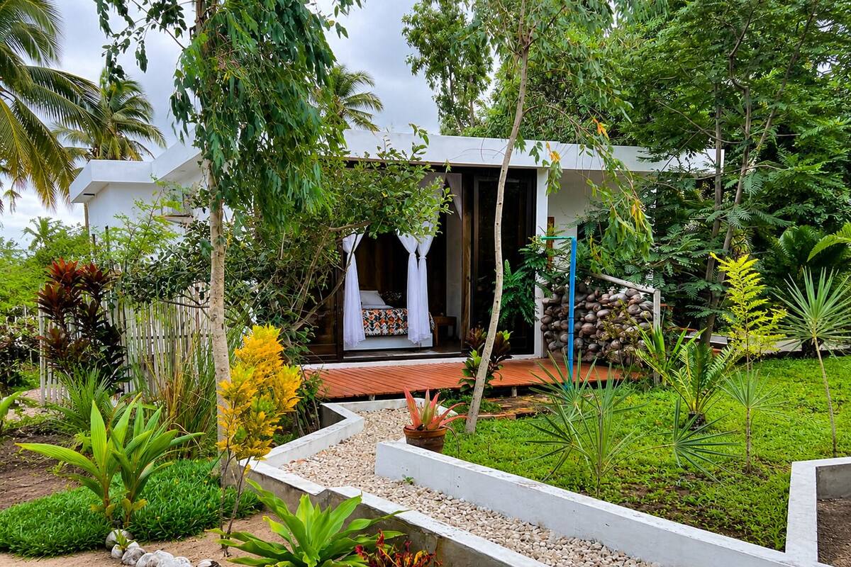 Double Room, Garden View | Blackout drapes, iron/ironing board, WiFi (free)