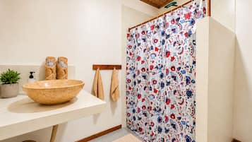 Villa, 1 chambre, patio, vue jardin | Salle de bain
