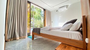 Cortinas blackout, tabla de planchar con plancha y wifi gratis 