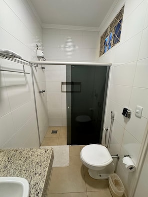 Basic Double Room, Courtyard View | Bathroom | Towels