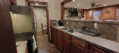 Charming and Spacious 2000 sqft  Home Located in Midtown Lake 

Charles, LA.