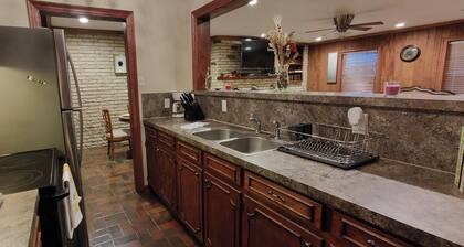 Charming and Spacious 2000 sqft Home Located in Midtown Lake
Charles, LA.