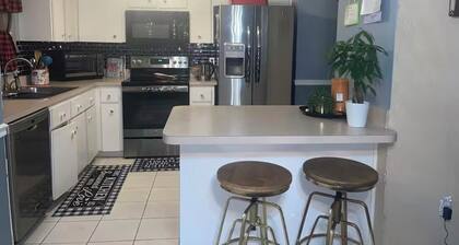 Ocala’s Family Place - 3-bedroom house in fabulous Horse Capital Ocala with AC