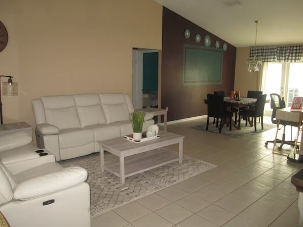 Smart TV, fireplace, DVD player