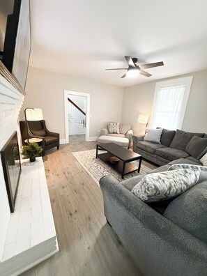 Smart TV, fireplace