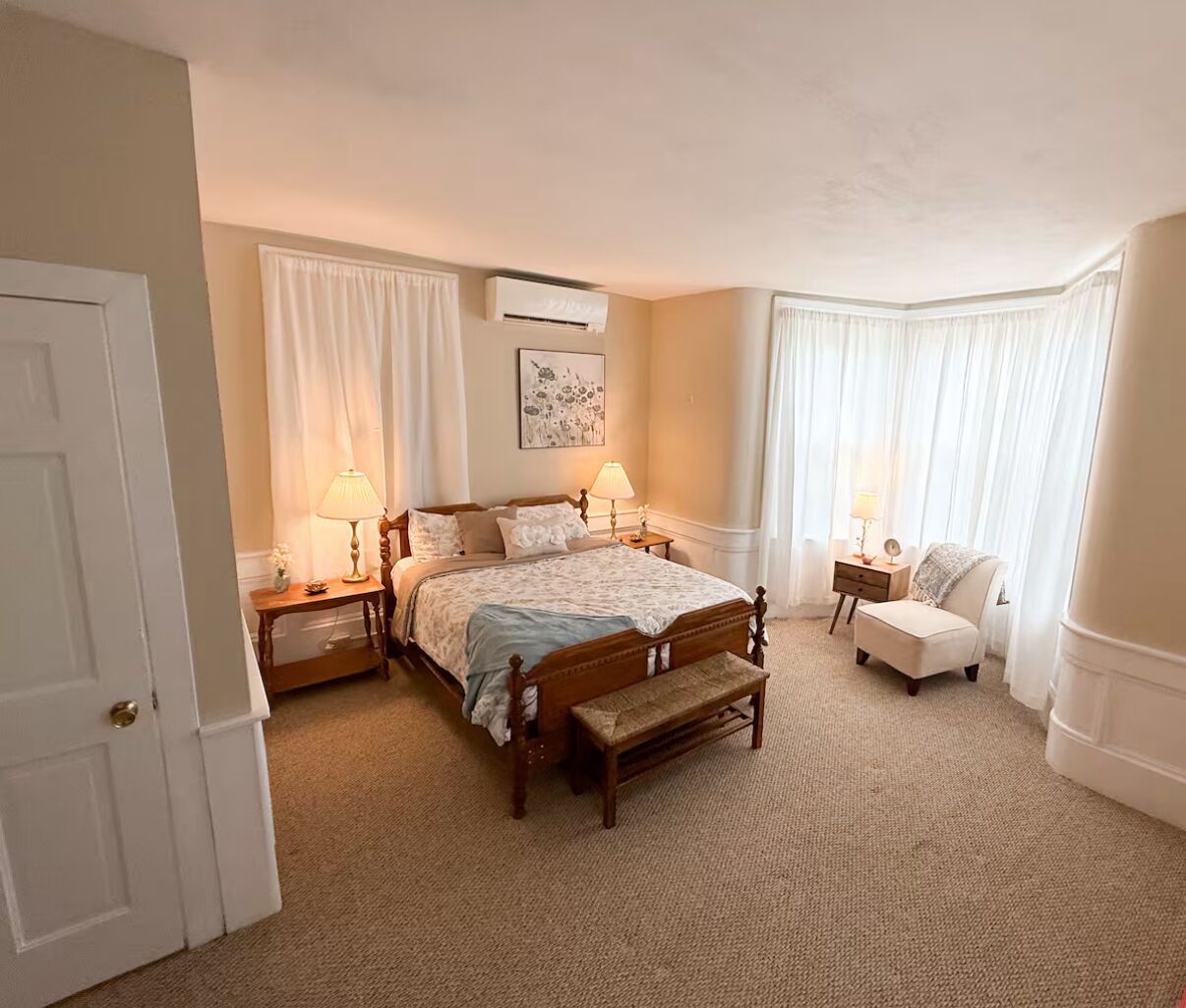 4 bedrooms, desk, free WiFi, bed sheets