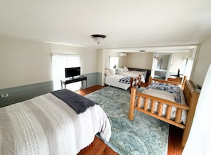 4 bedrooms, desk, free WiFi, bed sheets