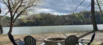 Renovated 1900s Farmhouse on The New River!