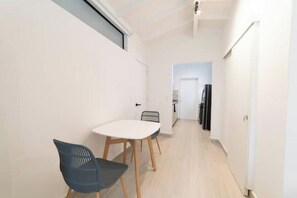 Dining - Cozy Renovated Apartment - A Hidden Gem in Poblado (Medellín)