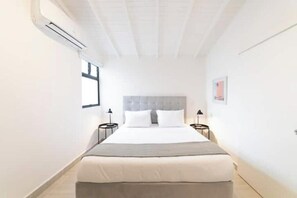 1 bedroom, iron/ironing board, WiFi, bed sheets - Cozy Renovated Apartment - A Hidden Gem in Poblado (Medellín)