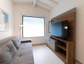 TV - Cozy Renovated Apartment - A Hidden Gem in Poblado (Medellín)