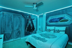 9 habitaciones, escritorio y tabla de planchar con plancha