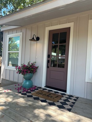 Exterior detail - Chic 3-Bedroom Home in the Heart of Austin – Designer Touches, Modern Comforts (Austin)