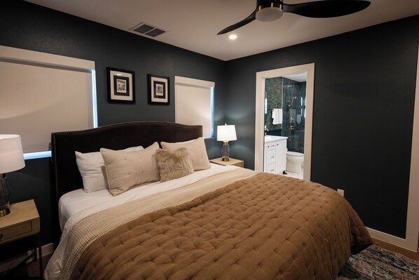 3 bedrooms, iron/ironing board, internet, bed sheets - Chic 3-Bedroom Home in the Heart of Austin – Designer Touches, Modern Comforts (Austin)