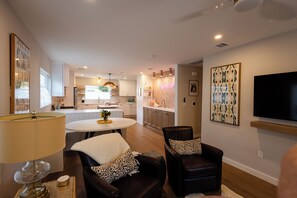 Interior - Chic 3-Bedroom Home in the Heart of Austin – Designer Touches, Modern Comforts (Austin)