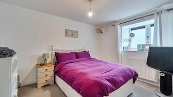 2 bedrooms, iron/ironing board, free WiFi, bed sheets