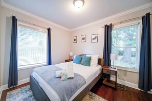 2 bedrooms, iron/ironing board, WiFi, bed sheets
