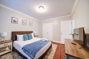 2 quartos, ferros/tábuas de passar roupa, Wi-Fi, roupa de cama