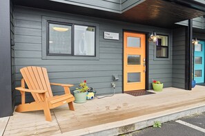 Exterior detail - Nye Beach, Restaurants, Shopping & More! Walk to the Beach! (Newport)