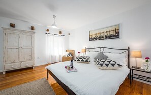 4 habitaciones, internet y ropa de cama 