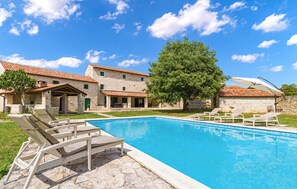 A heated pool - Villa Paula by Istrabook (Bičići)