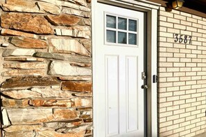 Exterior detail - Modern 4BR Retreat | Sleeps 12 | Near SLC (West Valley City)