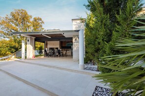 Terrace/patio - Villa Toscana with pool, sauna and jacuzzi (Kvarner - Rasopasno) (Rasopasno)
