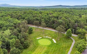 Golf - Hot Tub, Fire Pit, Grill, Deck w/Resort Amenities (Hedgesville)