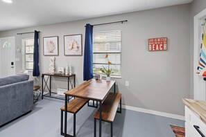 Dining - Driftwood Dreams - Waterfront Home Weeki Wachee River (Spring Hill)